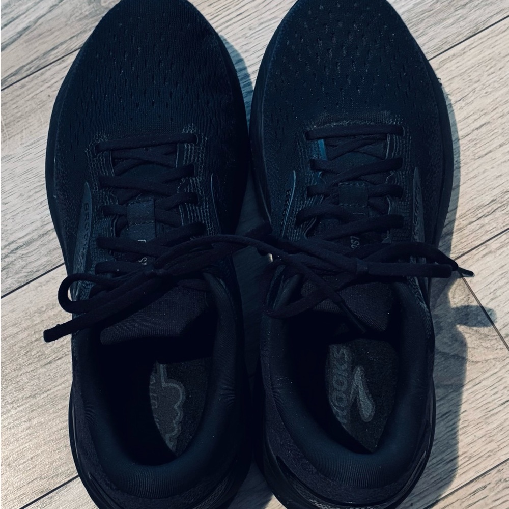 Brooks Size 11 Men's Black Athletic Shoes